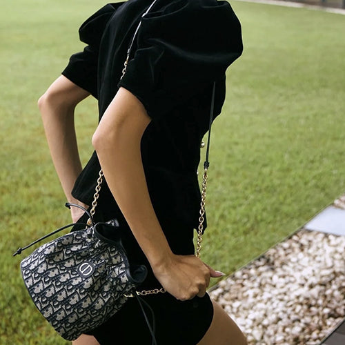 디올 30 몽테인 미니 버킷백 디올 오블리크 자카드 블루