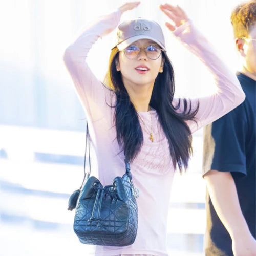 (세일상품,당일출고) 디올 디모션 실버메탈 스몰,미디엄 호보 버킷백 (지수 착용) ~S 사이즈~